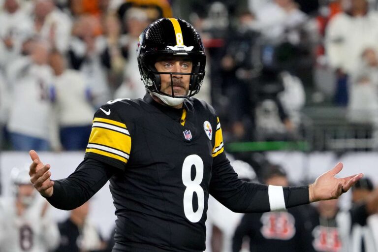 The Steelers Need to Stop Waiting for Aaron Rodgers and Move On