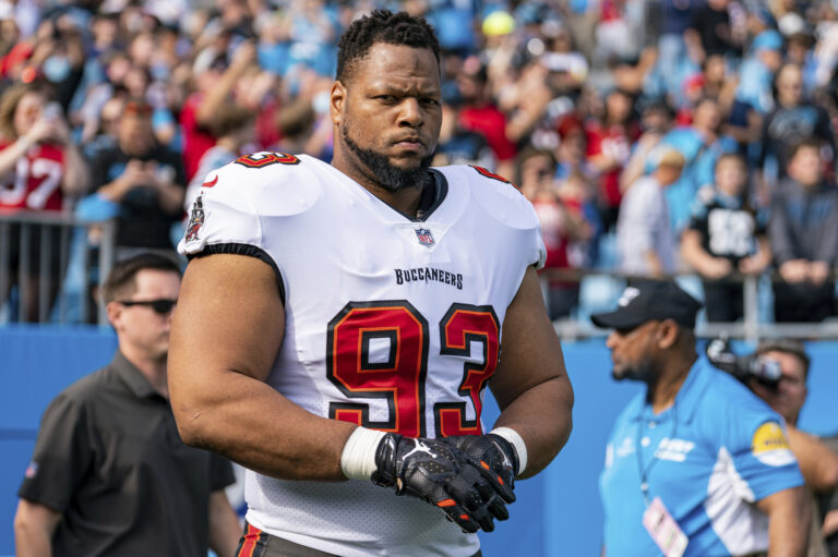 Ndamukong Suh Just Invented a $200,000 NFL Salary That Does Not Exist