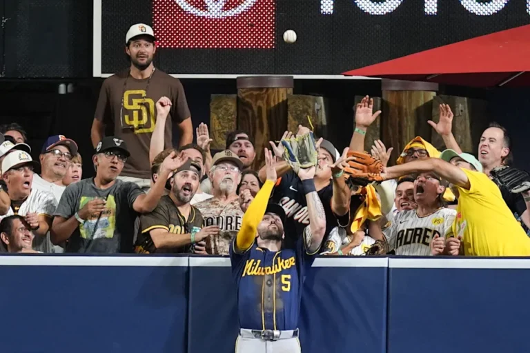 Brewers Advance as Manny Machado Relives 2017 WBC Robbery