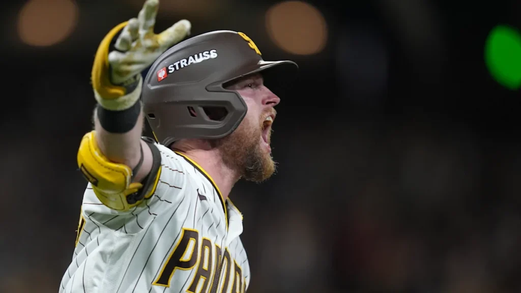 Padres Beat Brewers 4-3 to Keep NLDS Alive in Game 3