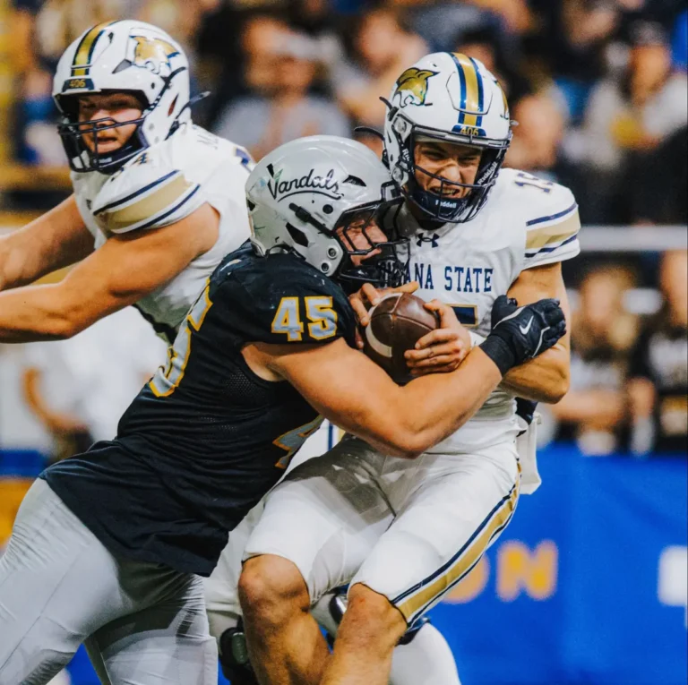 Idaho Stuns No. 1 Montana State in 35-34 Thriller